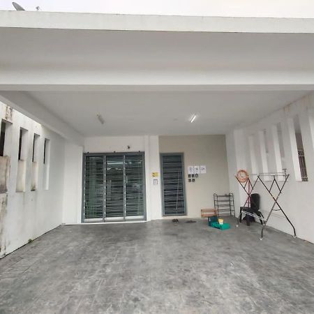 Karak Indah Homestay Екстериор снимка