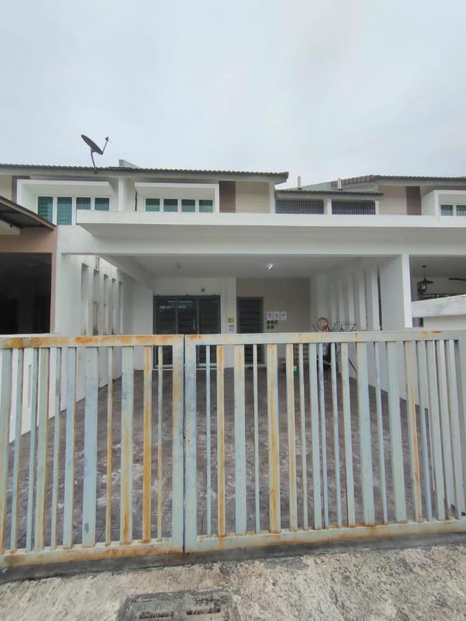 Karak Indah Homestay Екстериор снимка